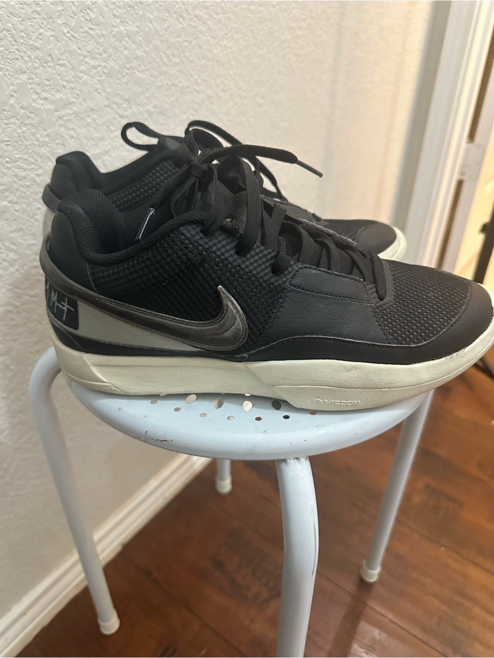 Nike  Ja 1 Men’s Black Low-Top Athletic basketball Sneakers. 8.5  m